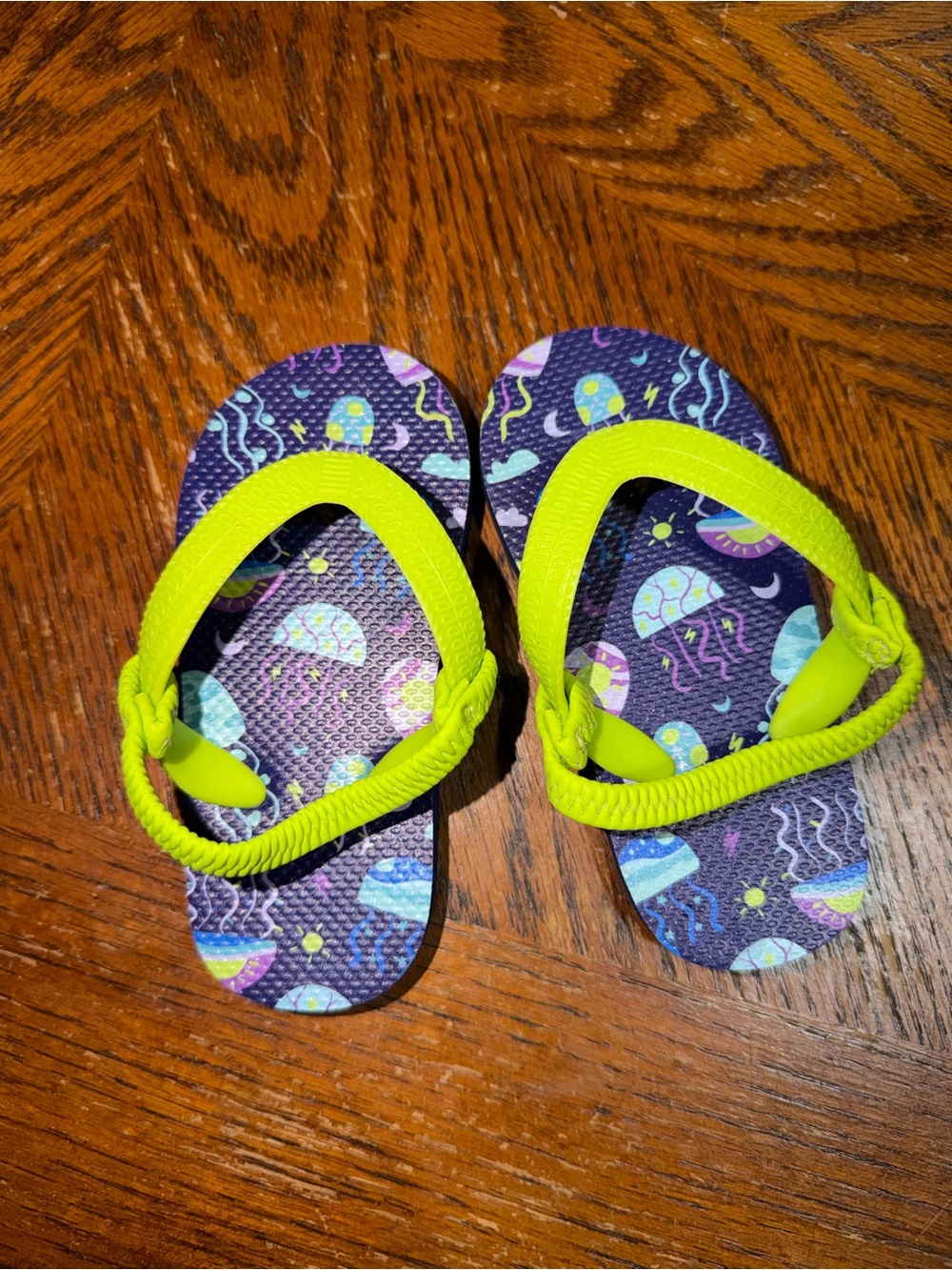 Kids Neon Yellow Strap Flip Flops with Jellyfish Print toddler size 5-6